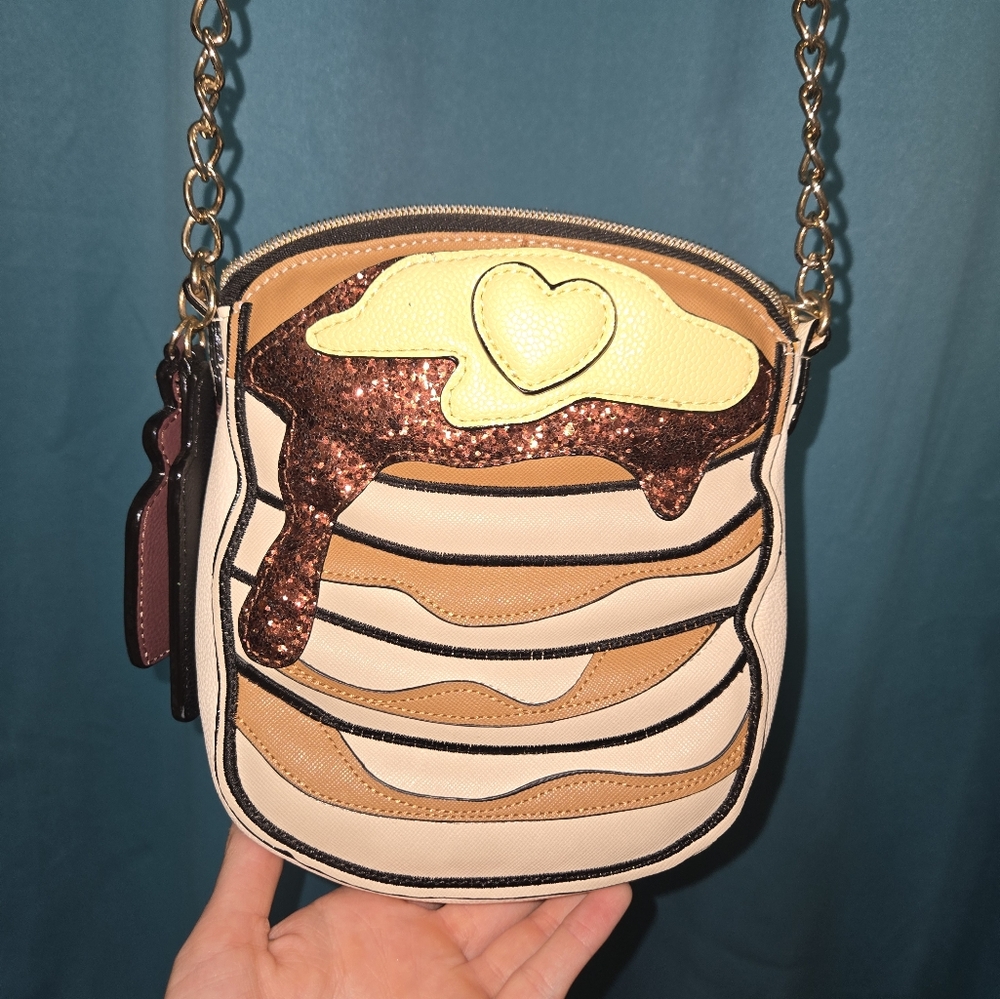 🥞💖RARE Betsey Johnson Sparkly Pancake Crossbody Purse
